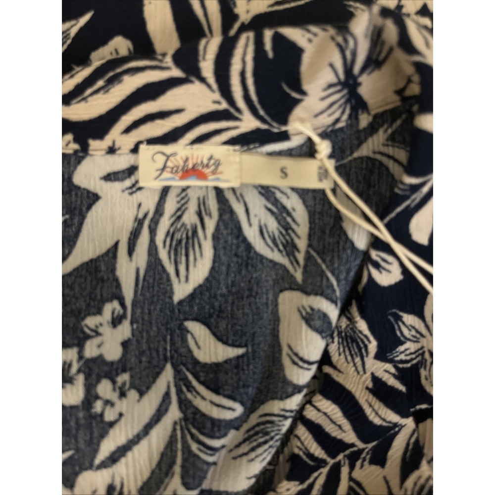 NWT FAHERTY Sz S Womens Camp Shirt Cabana Navy Canopy Floral Hawaiian Resort New - Picture 5 of 9
